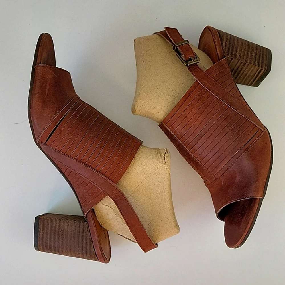 Lucky Brand Jorelie Sandals Plum Brown Size 9.5